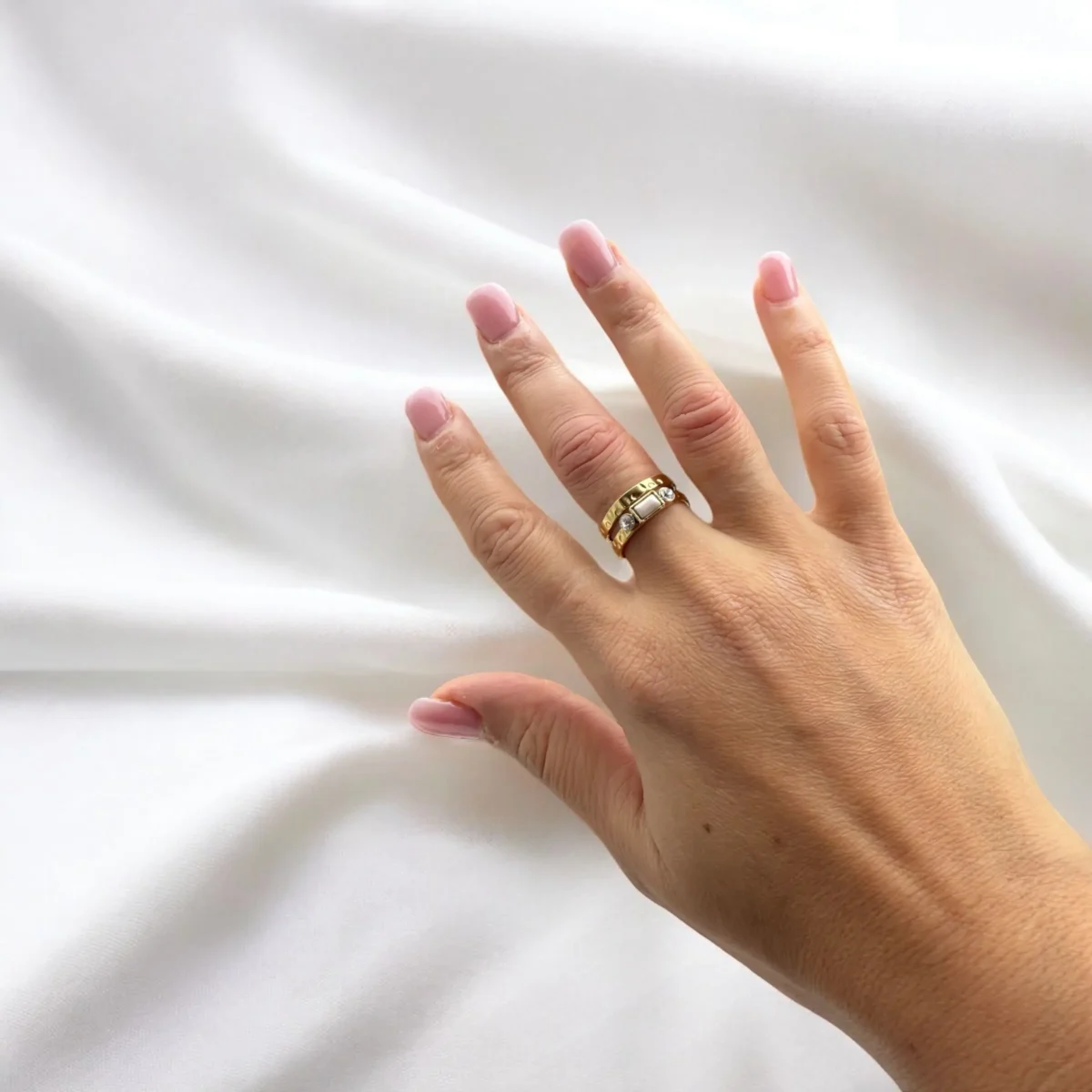 Bague martelée pierre strass