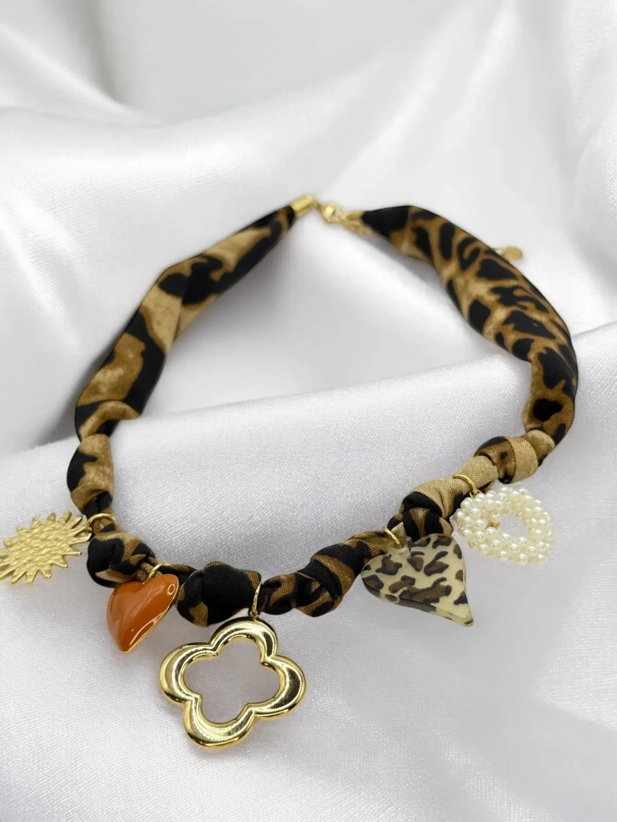 Collier charme léopard