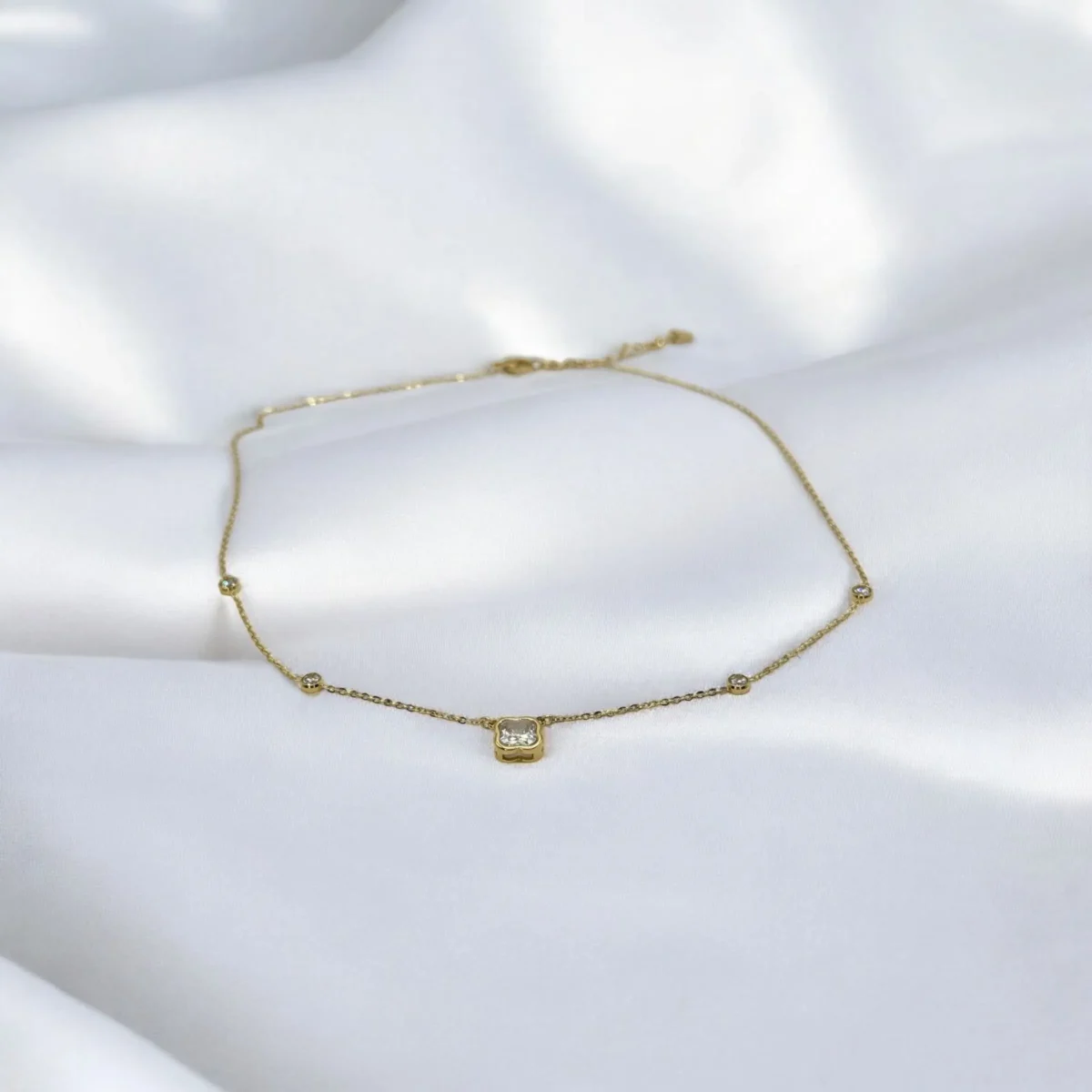 Collier trèfle doré