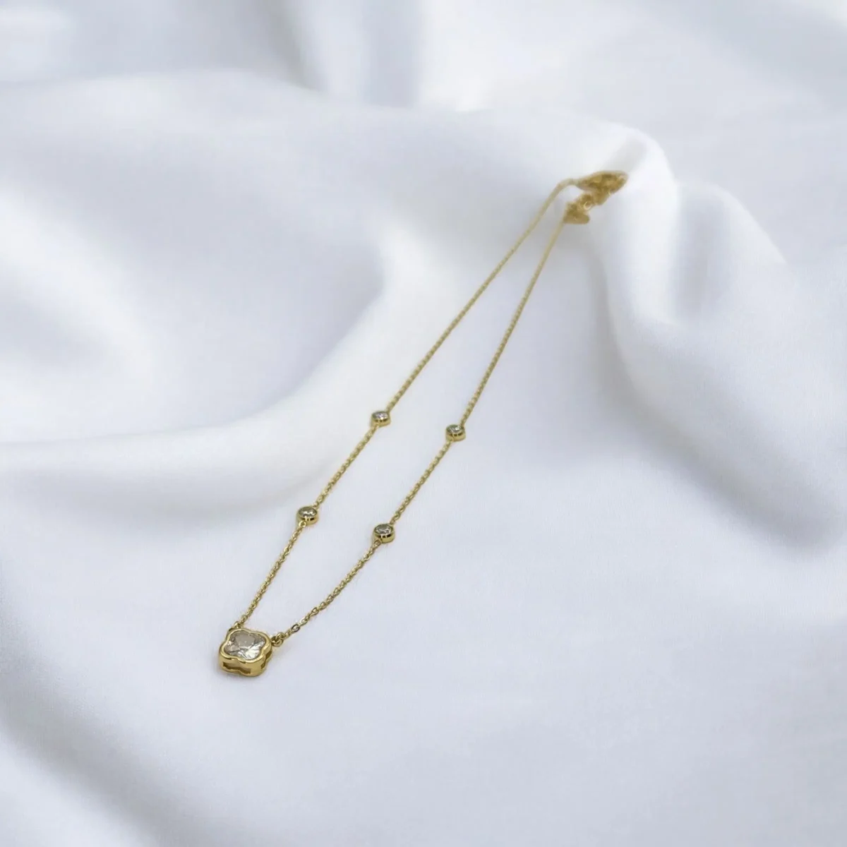 Collier trèfle doré