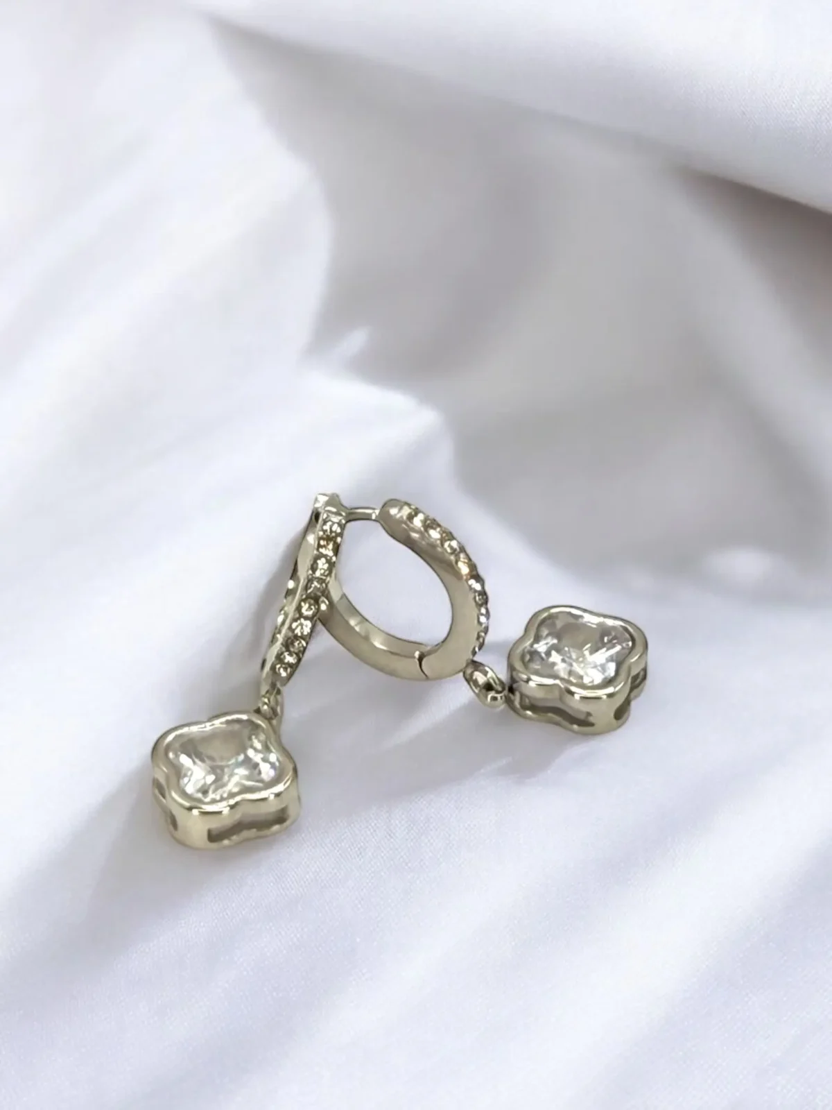 boucles d'oreilles trèfle argentées