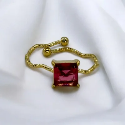 Bague Dorée Pierre Rouge Carrée