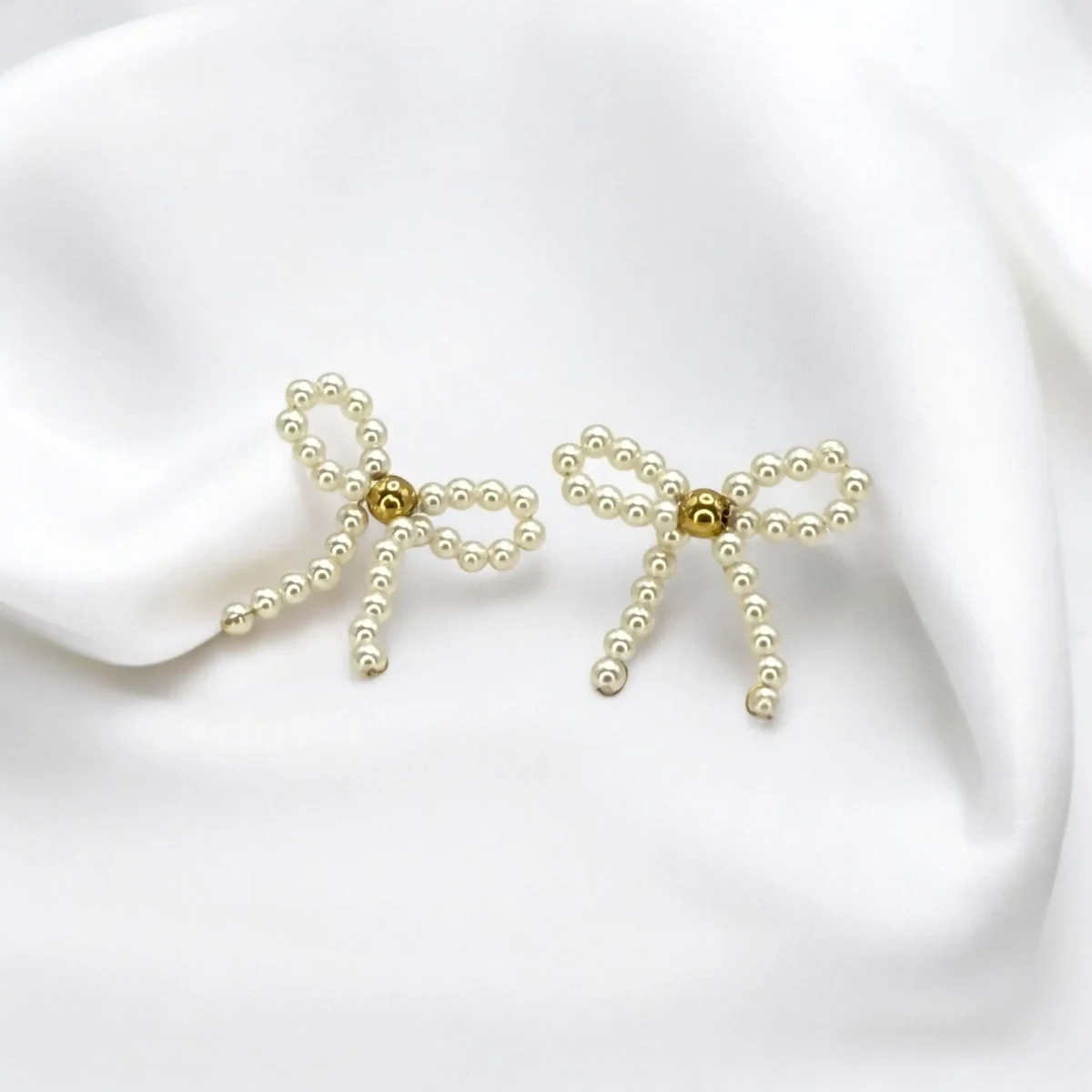 Boucles d'Oreilles Nœud Perlé Élégance