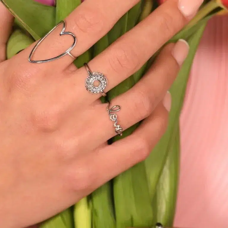 Se laver avec des bijoux en acier inoxydable ?