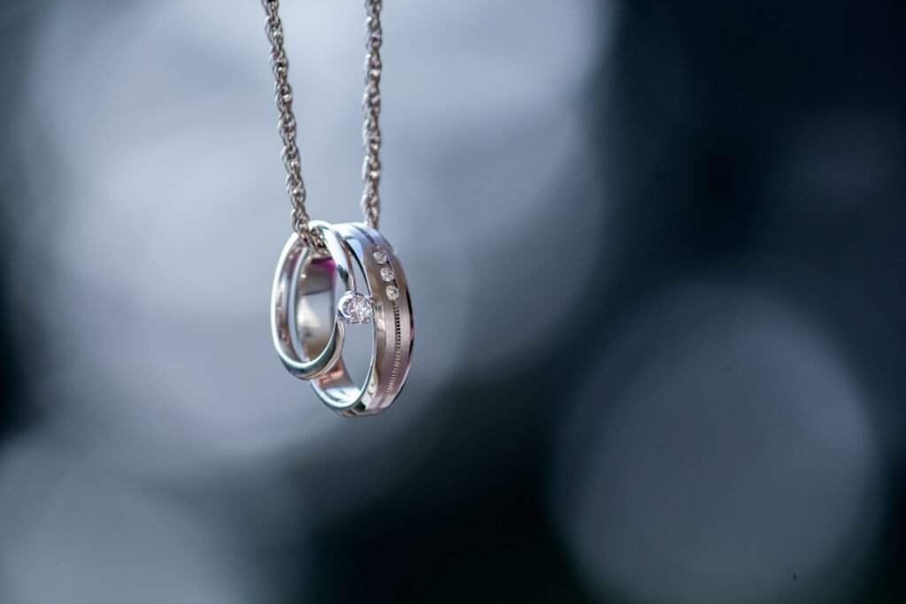 Collier, Bague Trèfle Plaqués Or - Le Duo Porte-Bonheur 2 Collier, Bague Trèfle Plaqués Or – Le Duo Porte-Bonheur