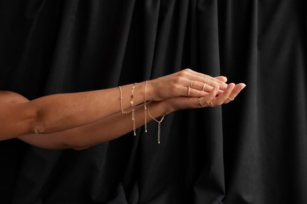 Bijoux femme chics et discrets : l'élégance au quotidien 3 delicate silver necklace