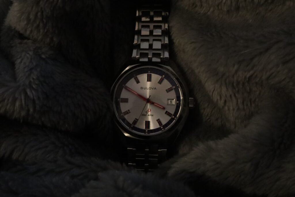 Bijoux femme chics et discrets : l'élégance au quotidien 4 elegant stainless steel bracelet