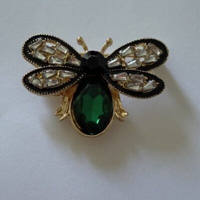 Broche abeille dorée en acier inoxydable, ailes serties de strass et corps en pierre verte facettée