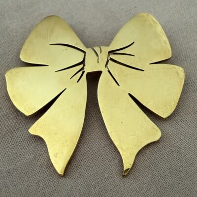 🦋Broches Tendance Été 2026 : Les Modèles Incontournables pour Sublimer Vos Tenues 3 Broche Nœud Papillon Doré