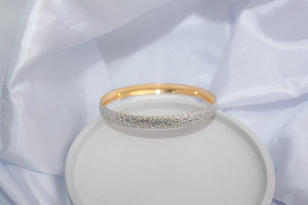 Offrir un bijou à une amie : nos idées cadeaux parfaits 3 stainless steel bracelet women