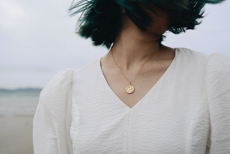 woman necklace decollete