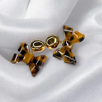 Paire de boucles d’oreilles nœud papillon motif léopard en acier inoxydable doré