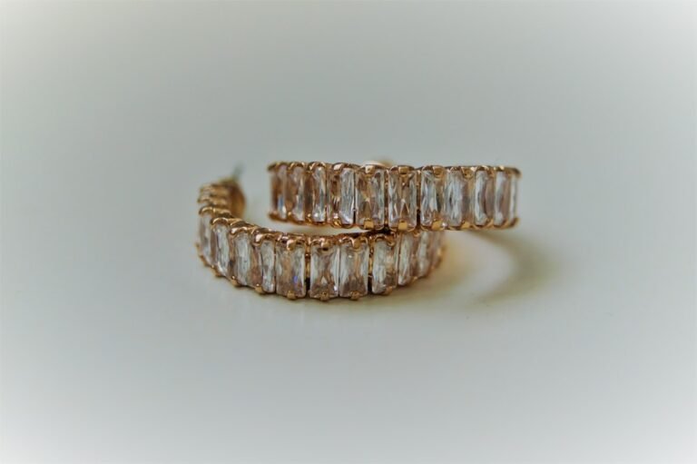gold hoop earrings woman