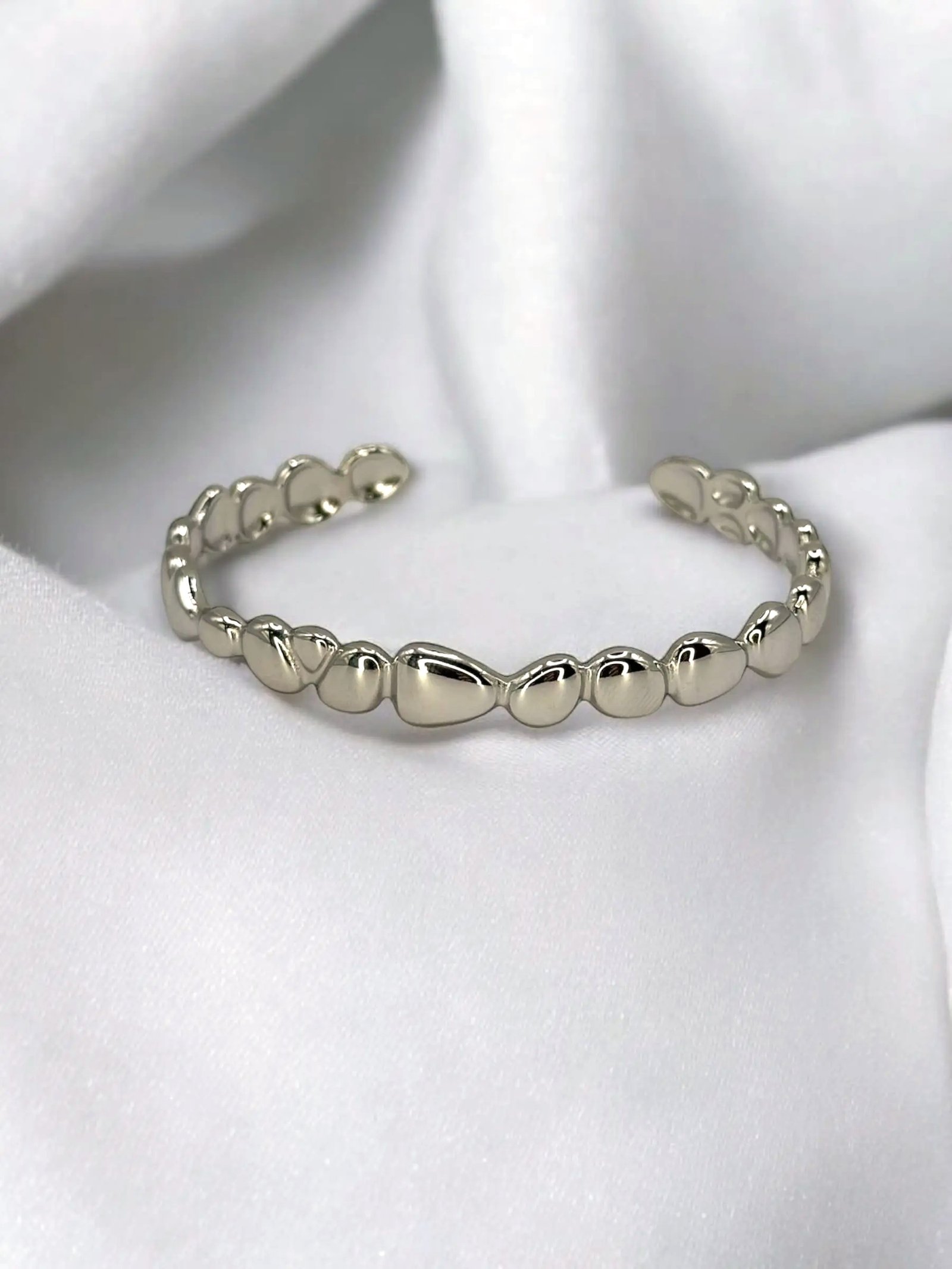 Bracelet Boule de Luxe Argenté 2 Bracelet Boule de Luxe Argenté – Éclat Argent en Acier Inoxydable porté