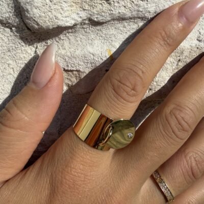 Bague Médaillon Dorée Bague jonc large doré à médaille portée au majeur