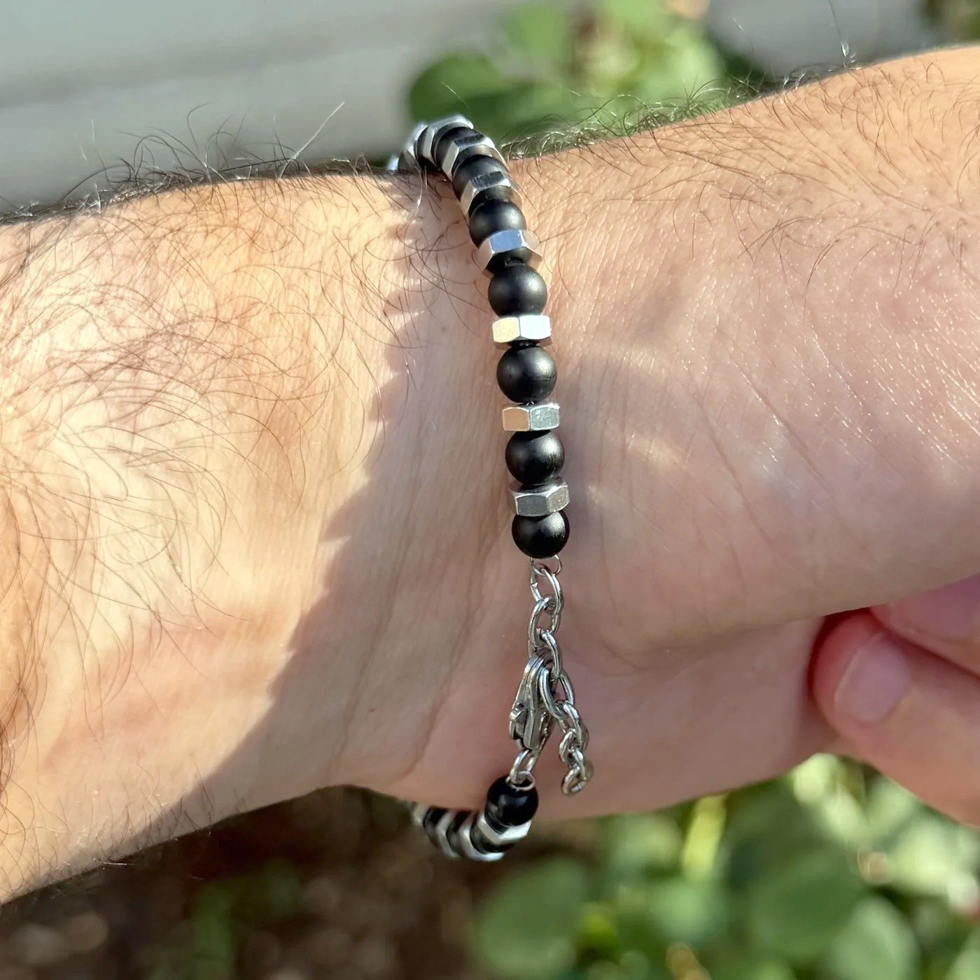Bracelet Homme Perles Noires & Écrous Acier 4 Fermoir mousqueton et chaînette d'extension du bracelet homme perles noires