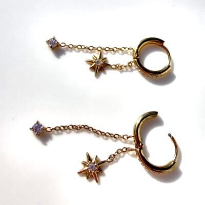 Paire de créoles étoile polaire strass dorées