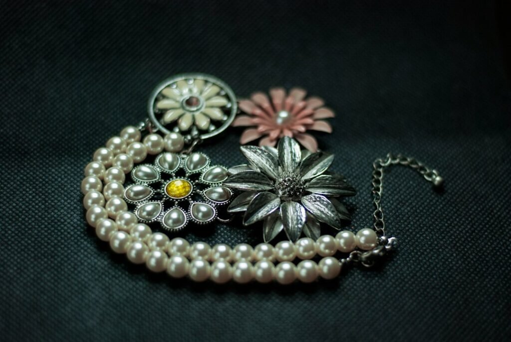 Comment porter une broche sur une veste ou un pull 4 stainless steel brooch jewelry
